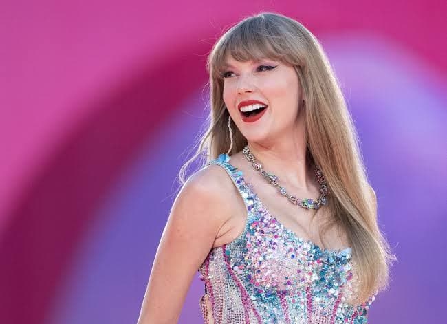 Taylor Swift - December Birthstone